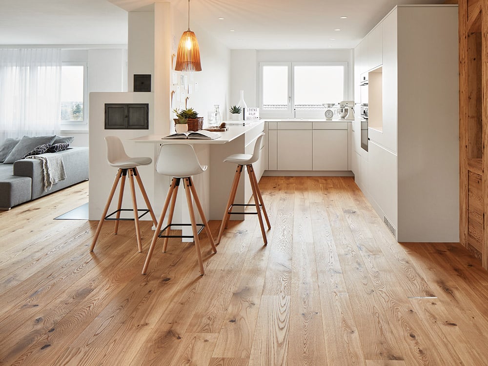 Bauwerk Villapark, Landhausdiele, Eiche 46 tief gebürstet, naturgeölt
